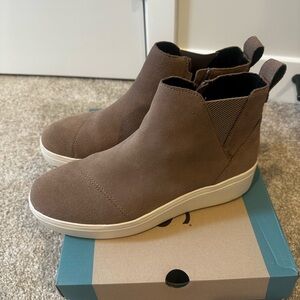 Toms Brown Slip-On Ankle Booties with Cream Sole